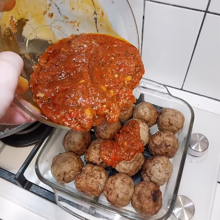 додаємо соус марінара