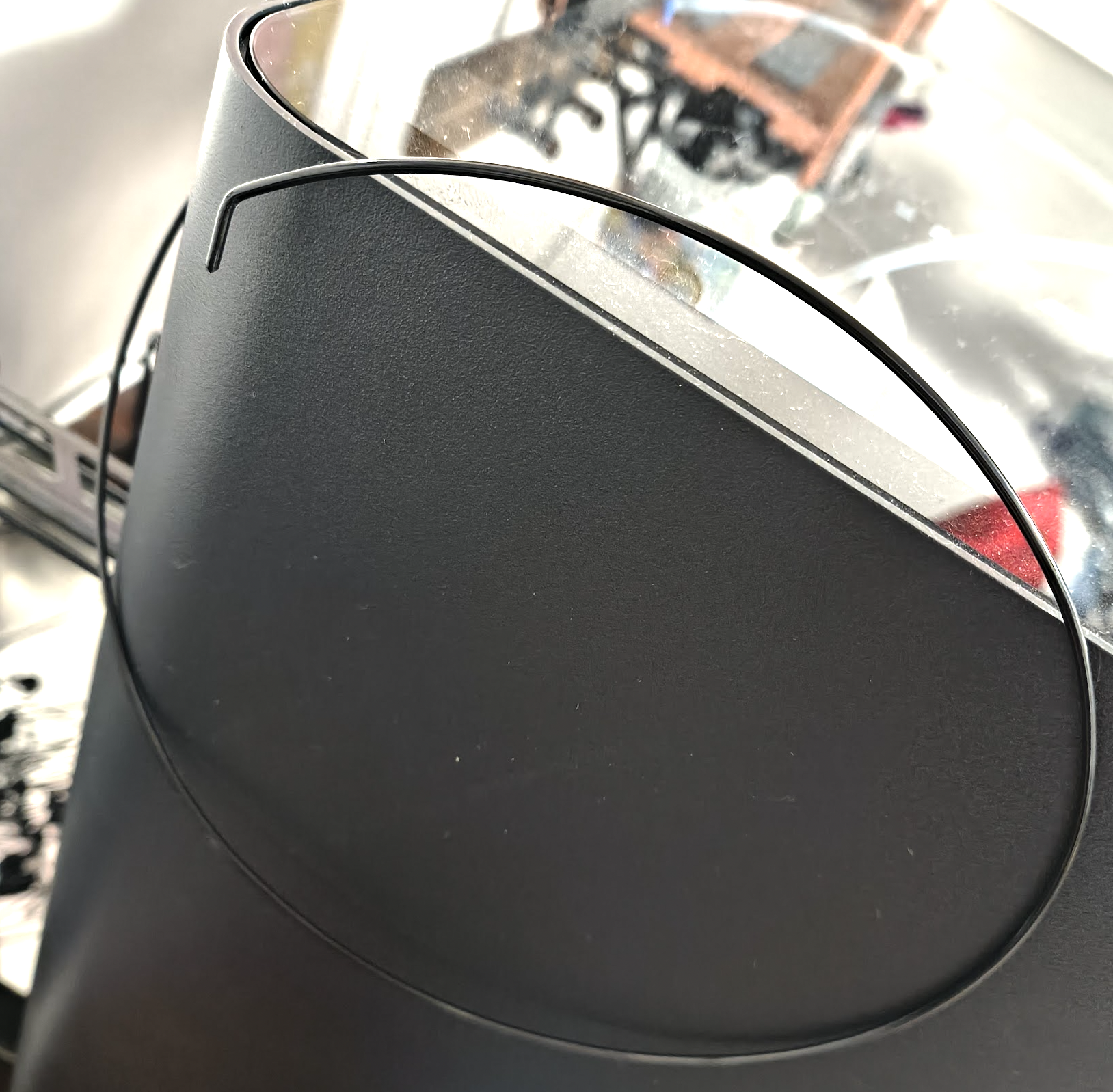 Кінчик гуляє й хто зна куди його заведе доля