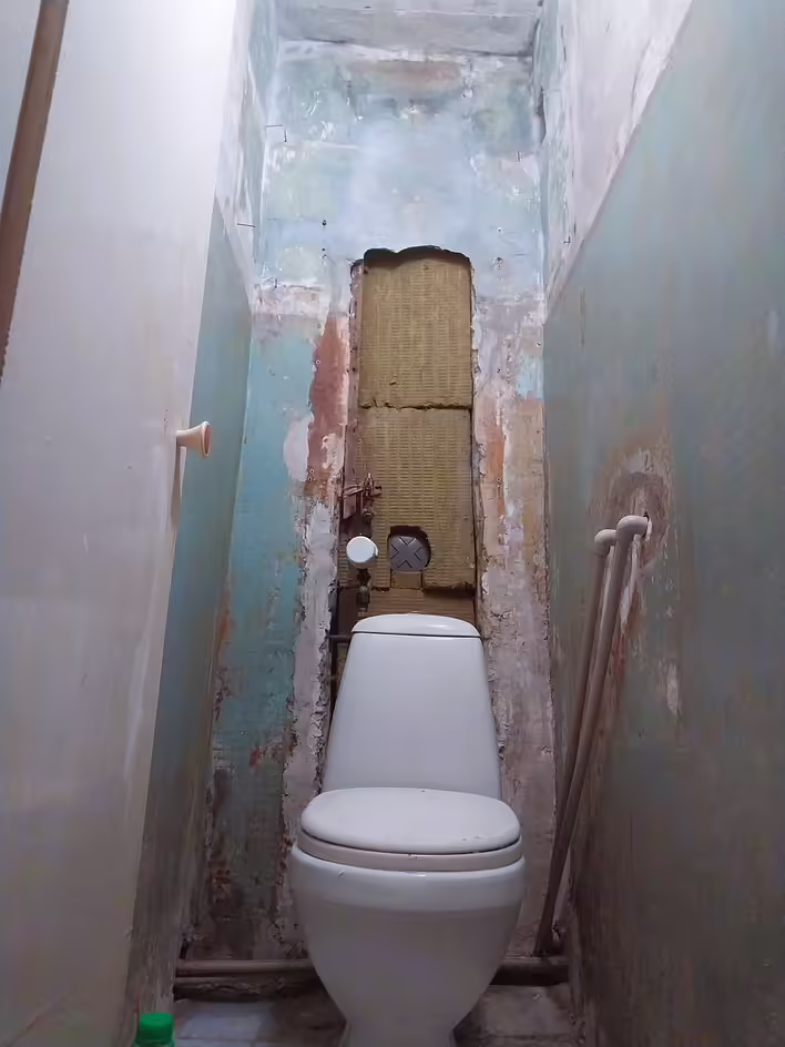 демонтаж шпалер, старої навісної шафи, панелей доступу до комунікацій