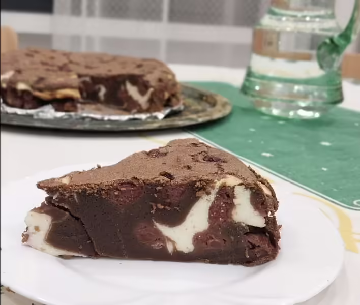 Brownie-Cheesecake mit Kirschen: einfaches Schritt-für-Schritt-Rezept mit Fotos