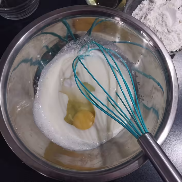 вводимо яйце та цукор