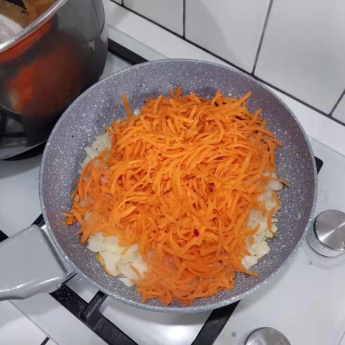 додаємо моркву