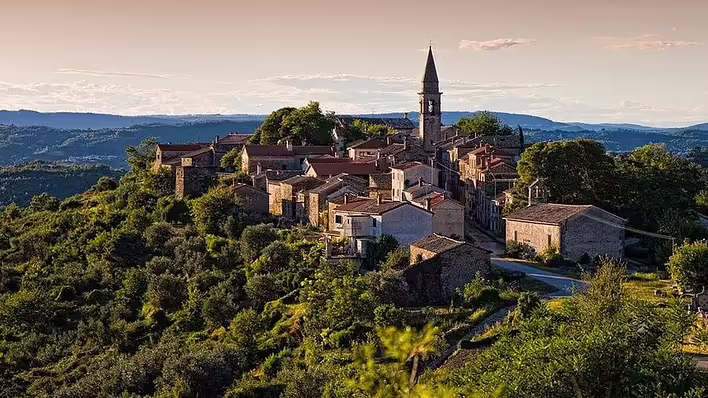 Хум - найменше місто у світі "Джерело - epoca360.com"