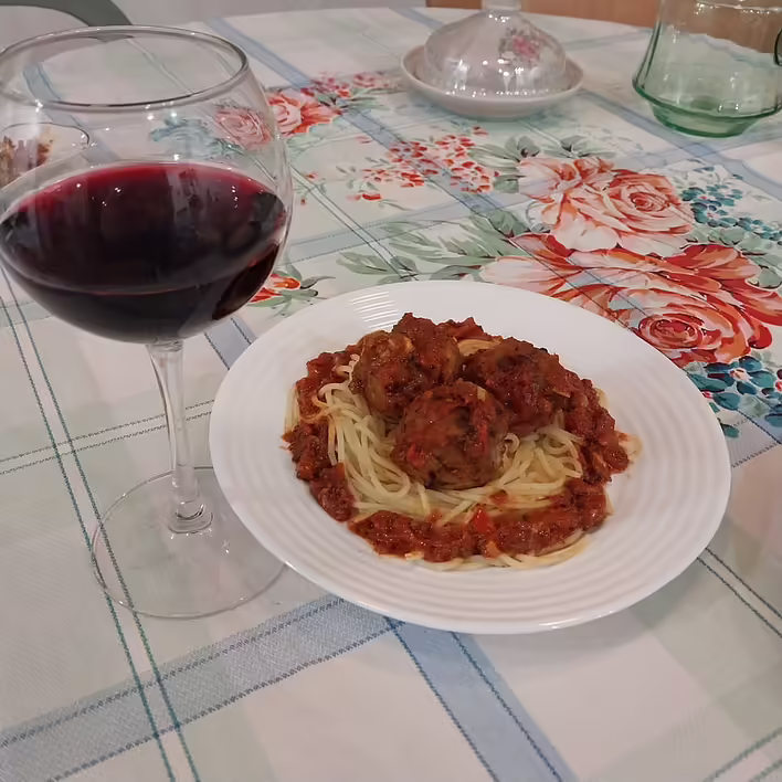 з пастою і вином!