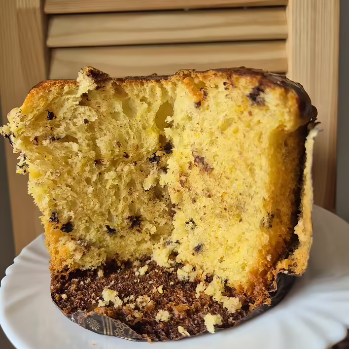 так виглядає приготоване по цьому рецепту панеттоне всередині