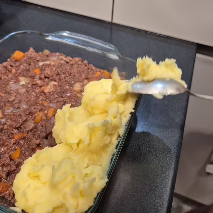 продовжуємо викладати пюре по периметру