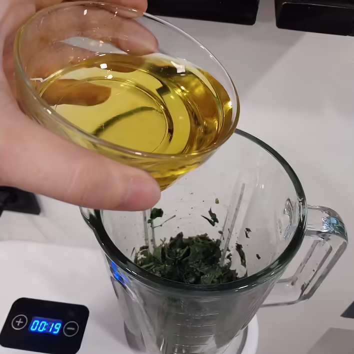 додаємо олію