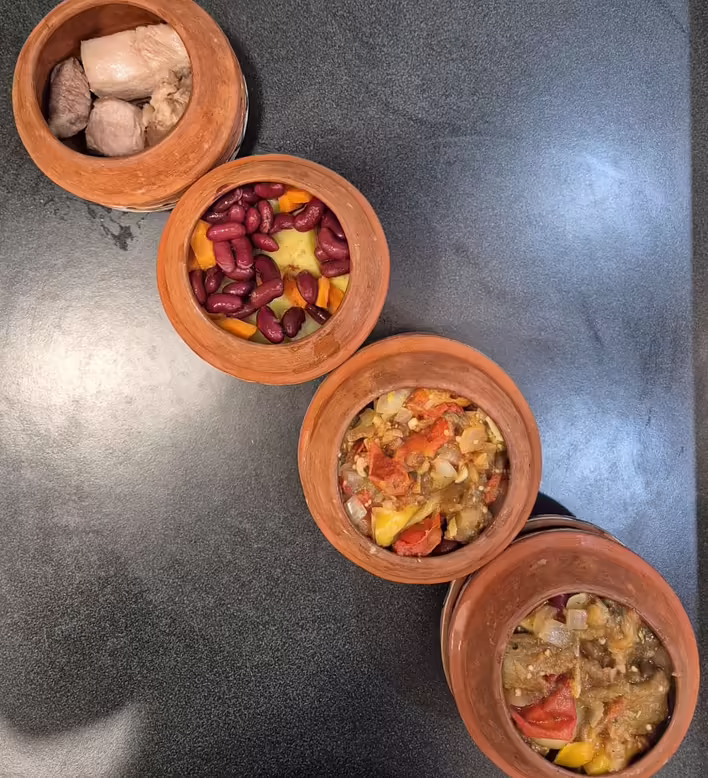 горщики на різних етапах збирання