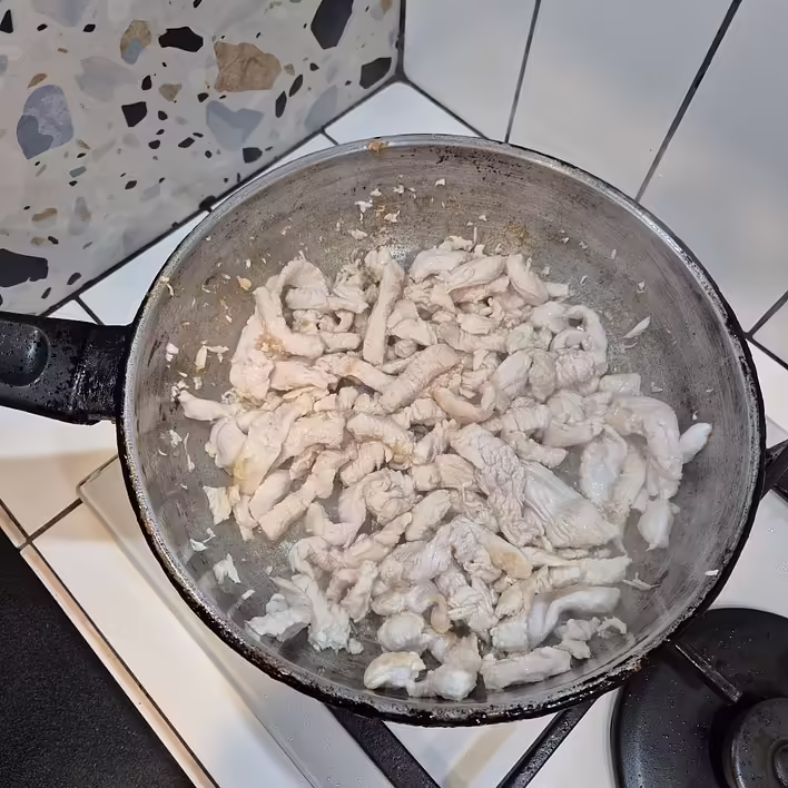 курка в процесі смаження