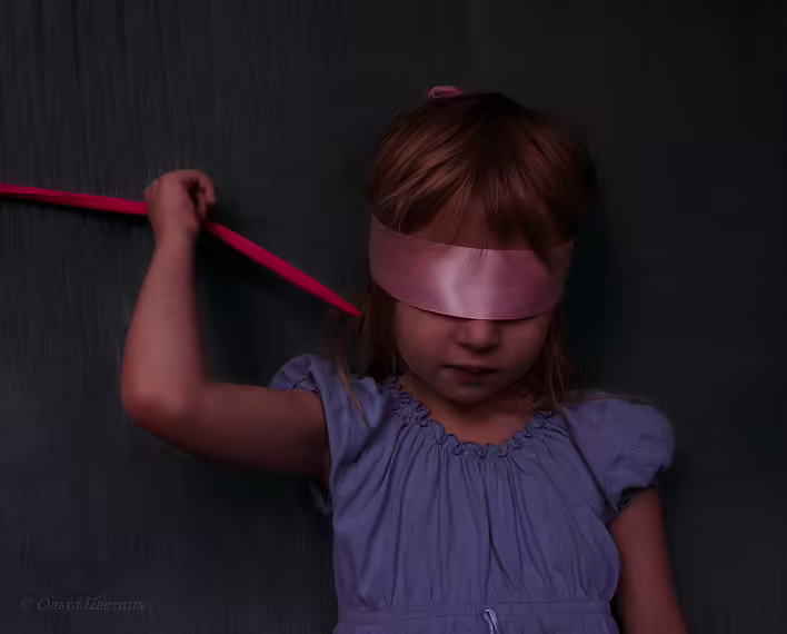 Hinterhältige Falle des Vertrauens: Was ist gewalttätiges Grooming und wie kann man sich davor schützen