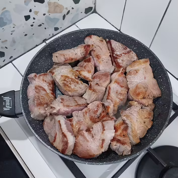 до такого кольору просмажуємо м'ясо