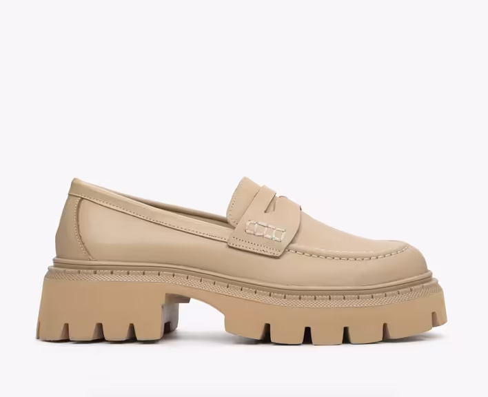 Лофери Estro бежеві на платформі