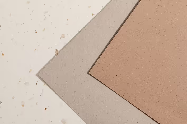 Okładka posta: De facto: ujawnienie prawdziwego znaczenia terminu