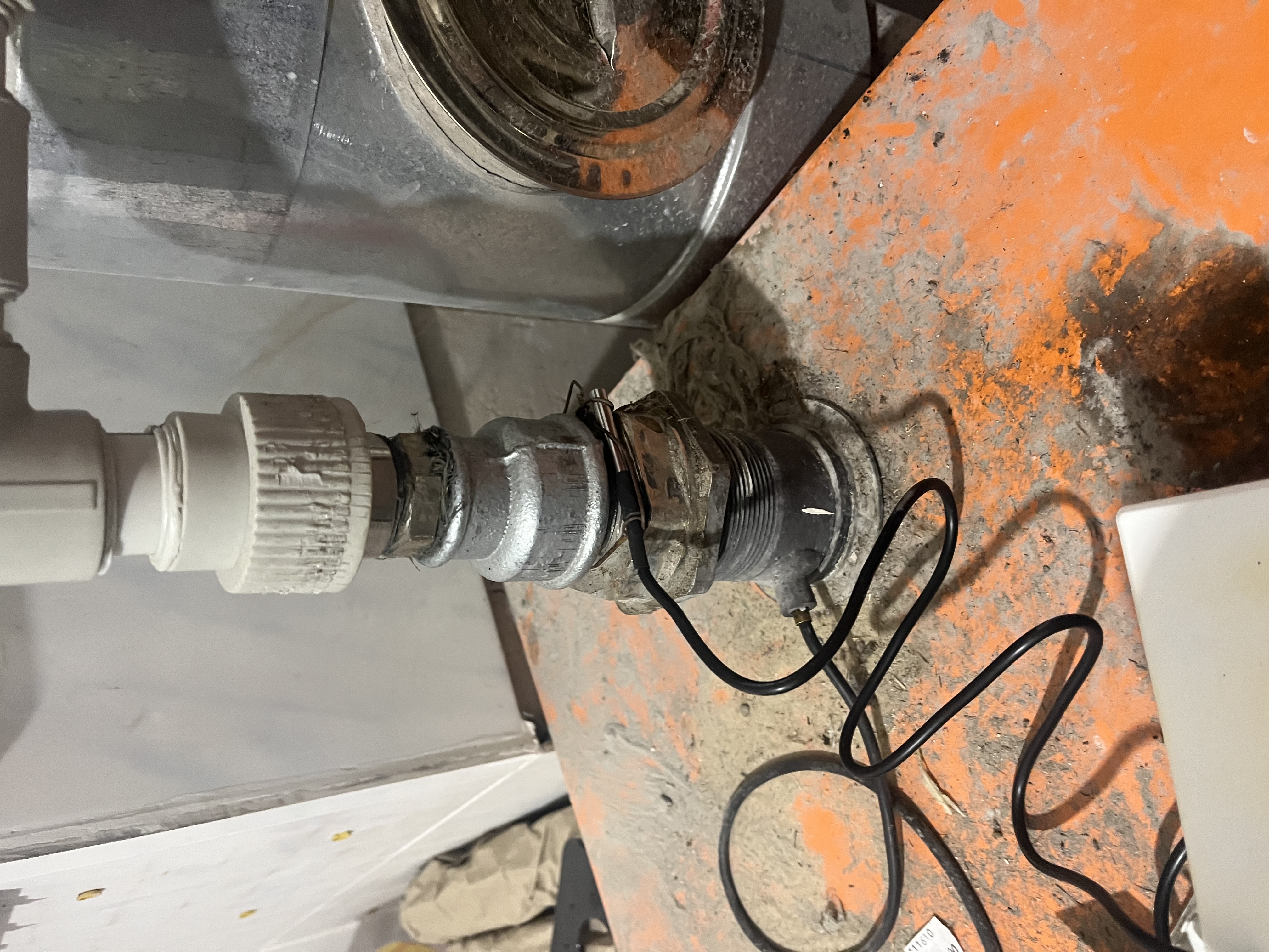 Високотехнологічне прикручення іржаваю нанопроволокою до труби