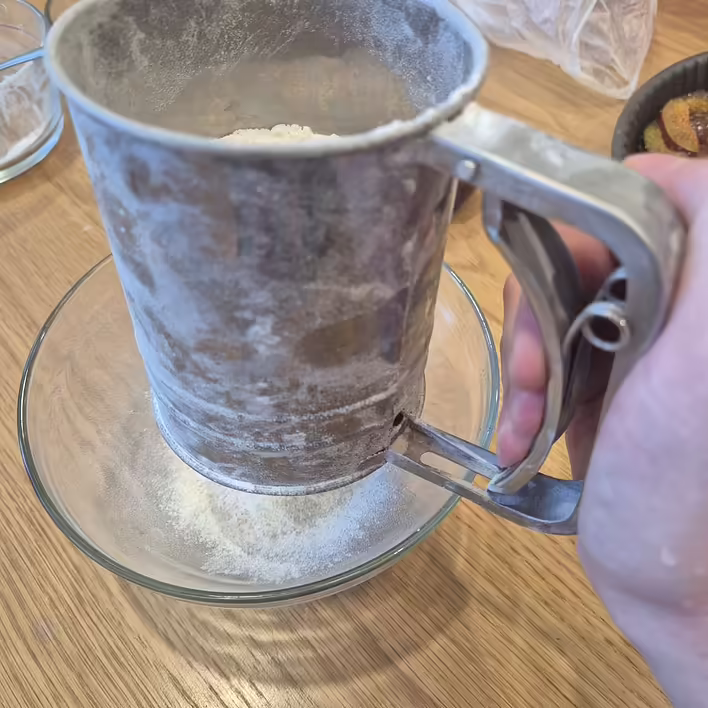 просіюємо борошно