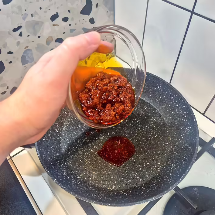 додаємо олію з пасти