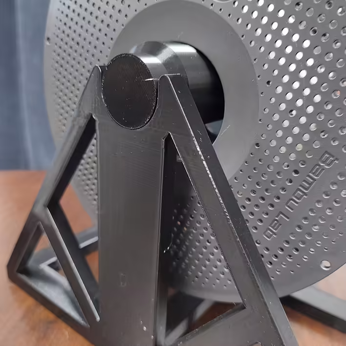 Printed a spool holder for 3kg filament (Not without failures)