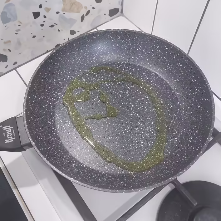 розігріваємо пательню