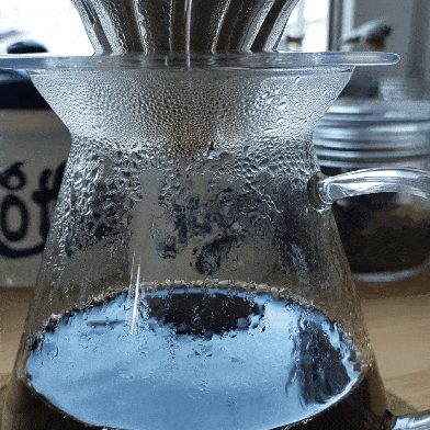 Пуровер Hario V60 в дії