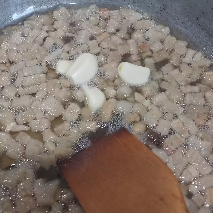 і туди ж часник