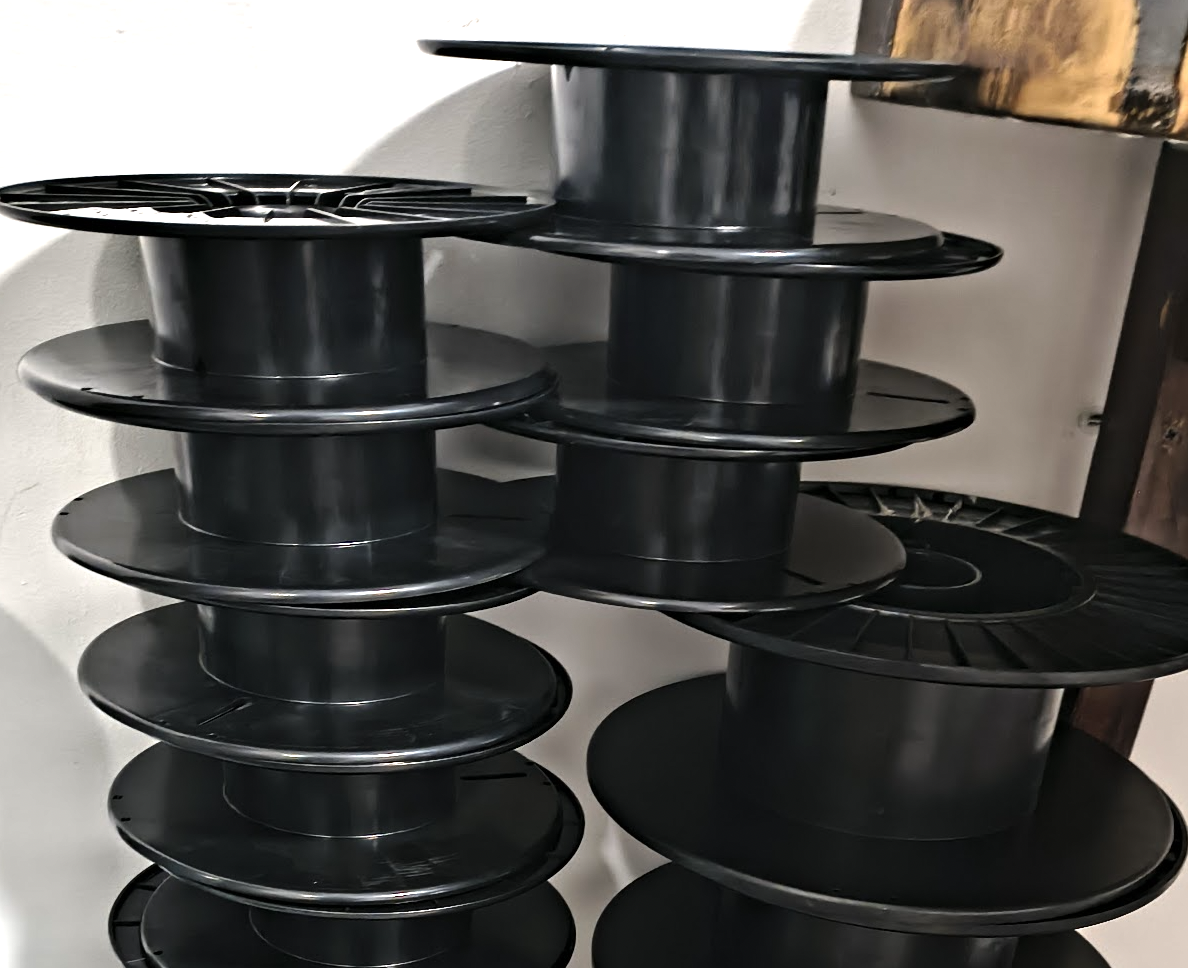 Wie viel wiegen die Spulen von Military Edge (3 kg) und VVM Filament (1 kg)?