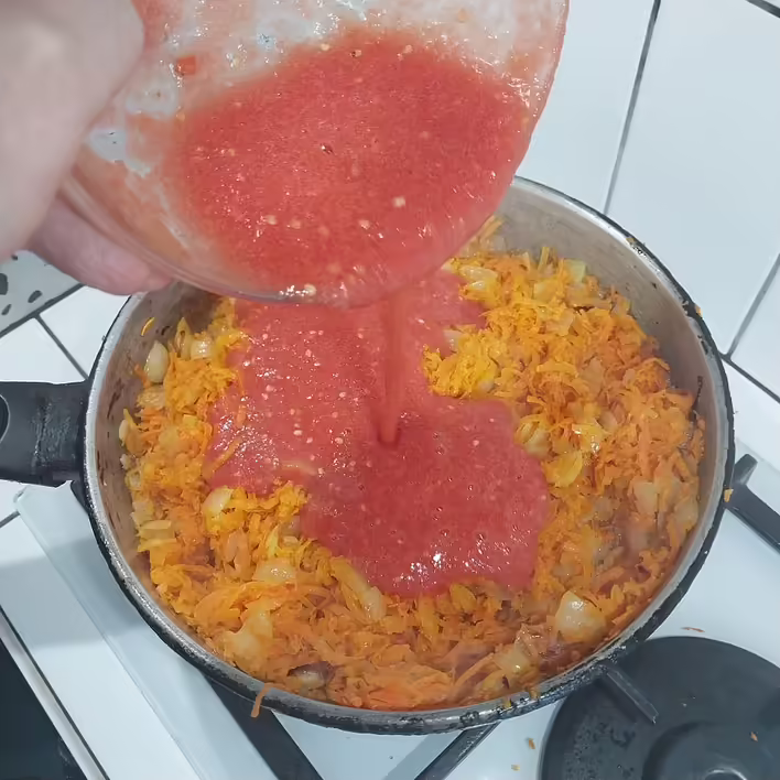 додаємо томатну м'якоть