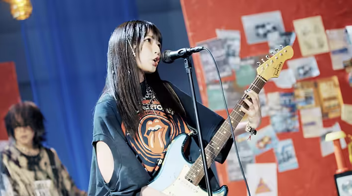 Hina Aoki released a music video for "Howling" and announced the mini-album "BLAZE"