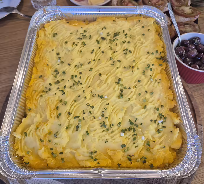 Wir bereiten Hachis Parmentier zu: die französische Variante des Shepherd's Pie.