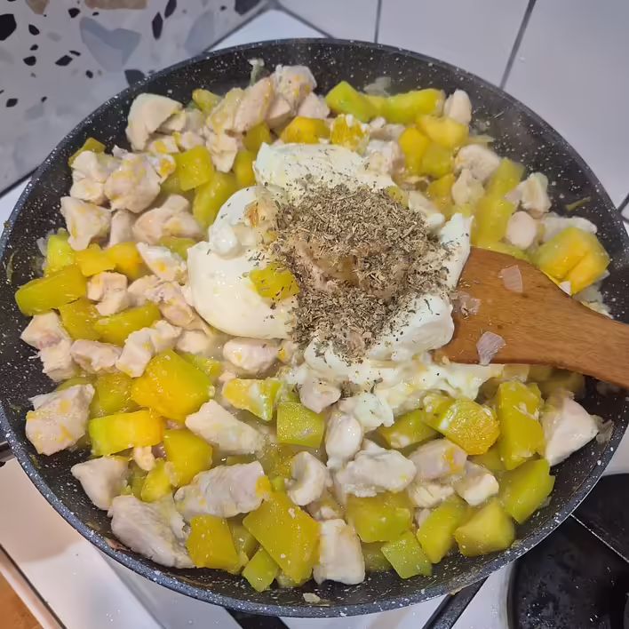 додаємо суміш спецій та вимішуємо все разом