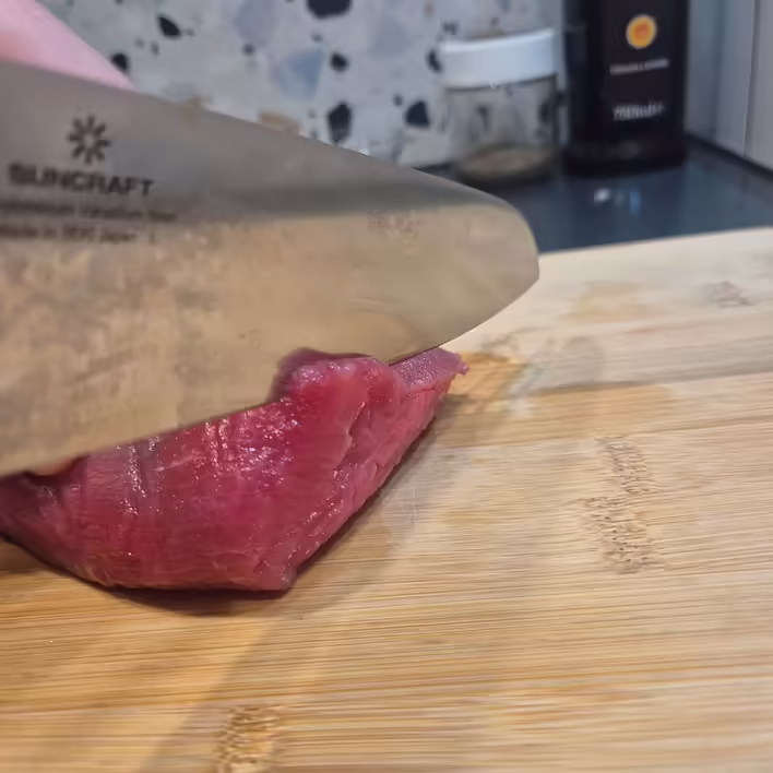 ріжемо підморожене м'ясо