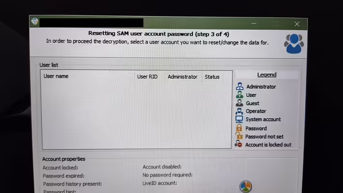 Робочий комп. Не завантажується в зламник перелік користувачів бо він не має доступу до них