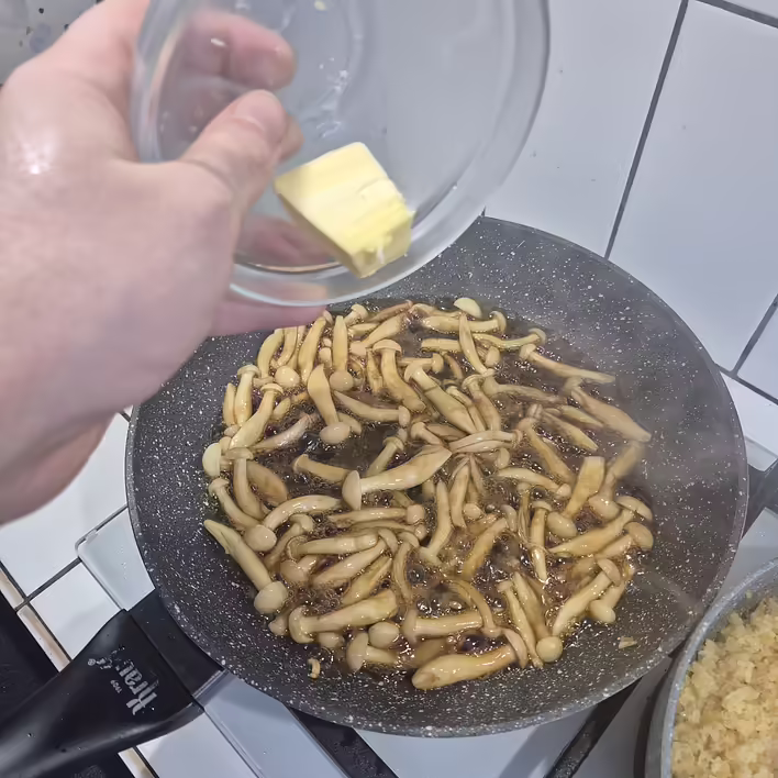 додаємо вершкове масло