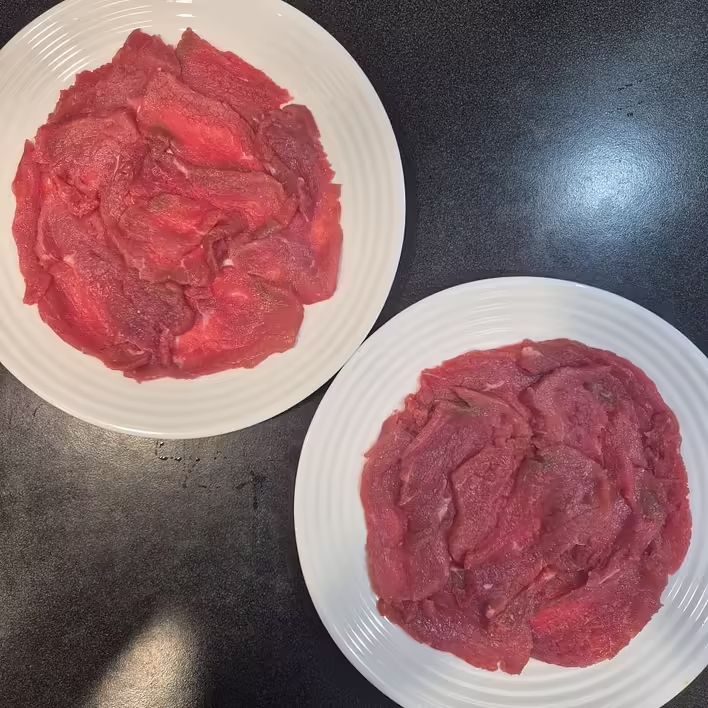 викладаємо м'ясо на тарілку