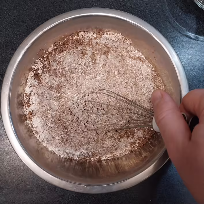 суміш борошна, какао та розпушувача