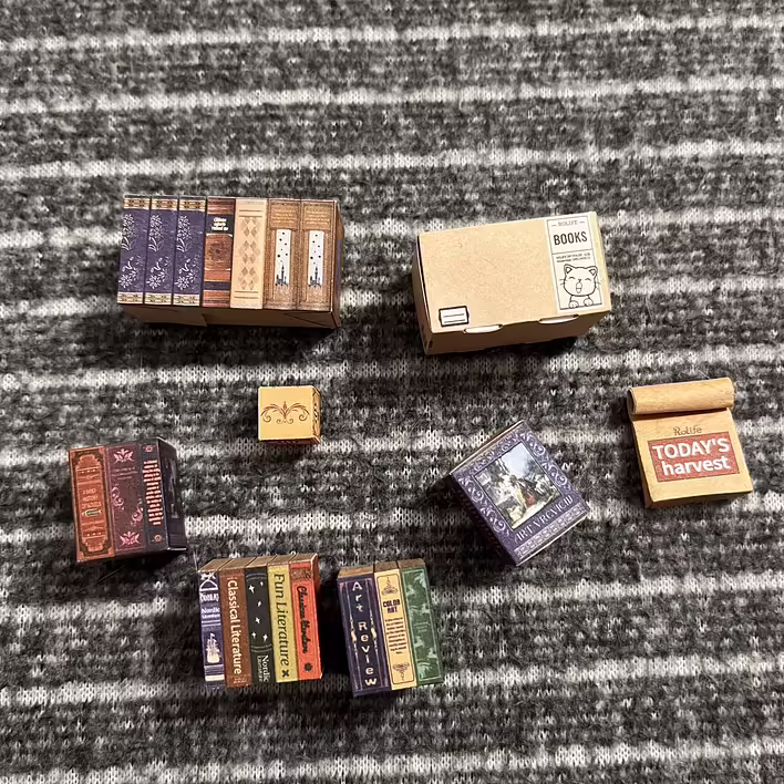 Готові книжки, коробка для зберігання та краф-пакет