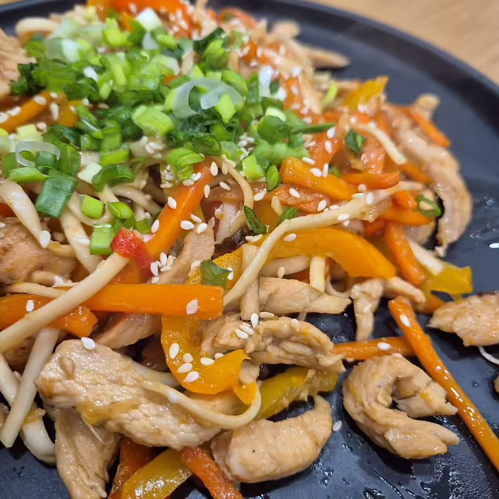 смажений удон зблизька