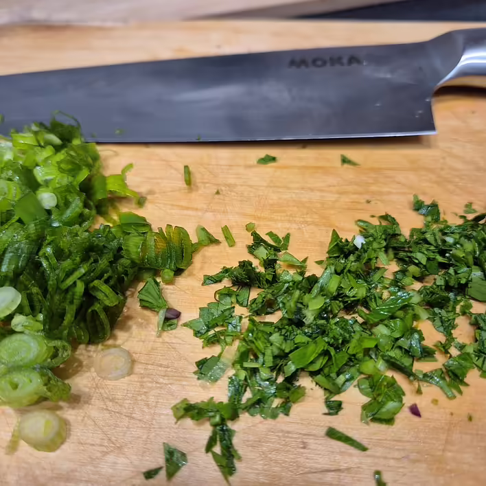 нарізка цибулі та петрушки