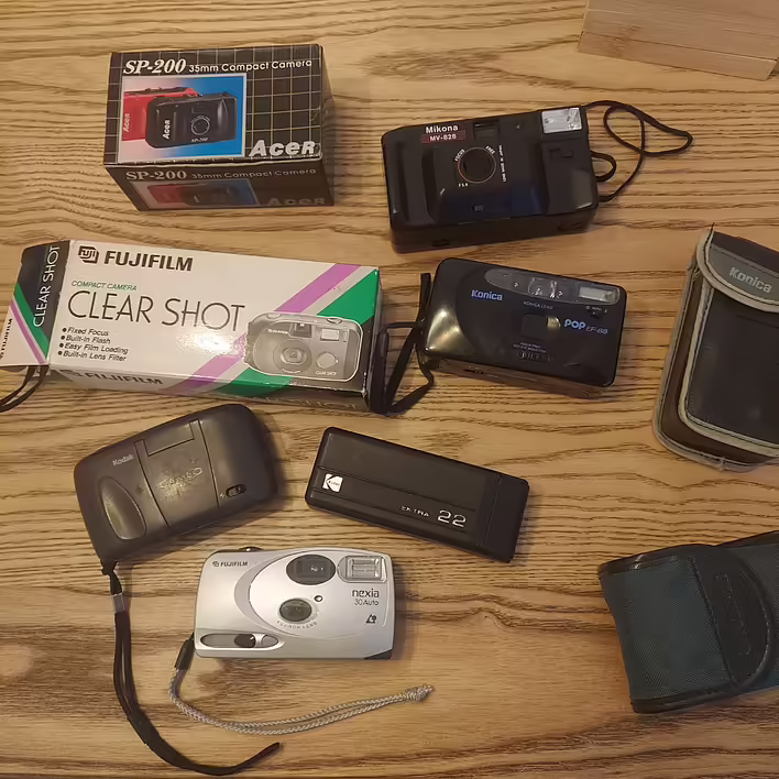 Камери та камери в чохлах та коробках