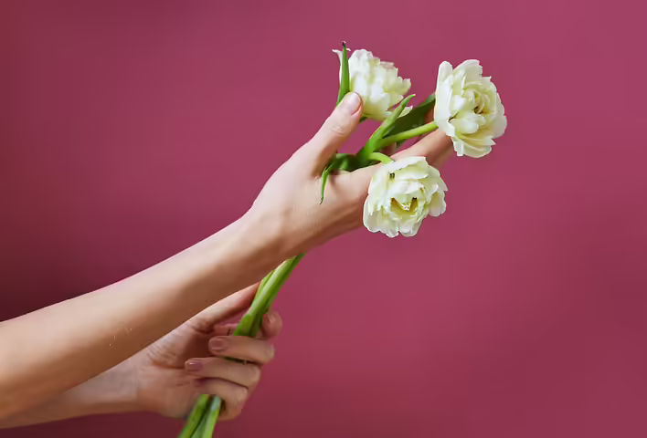 Dlaczego żywym daje się nieparzną liczbę kwiatów, a zmarłym — parzną?