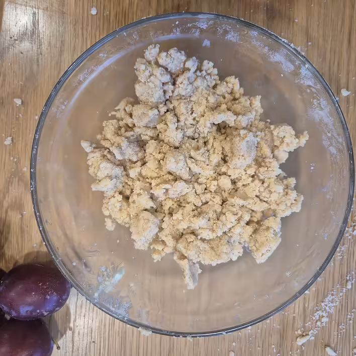 змішуємо до крихтоподібної консистенції