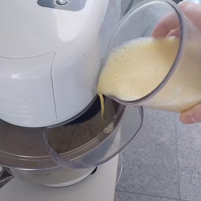 вливаємо яєчну суміш