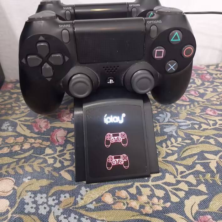 DS4 на док-станції