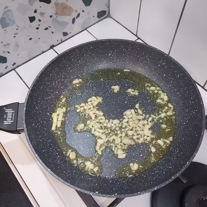 додаємо часник