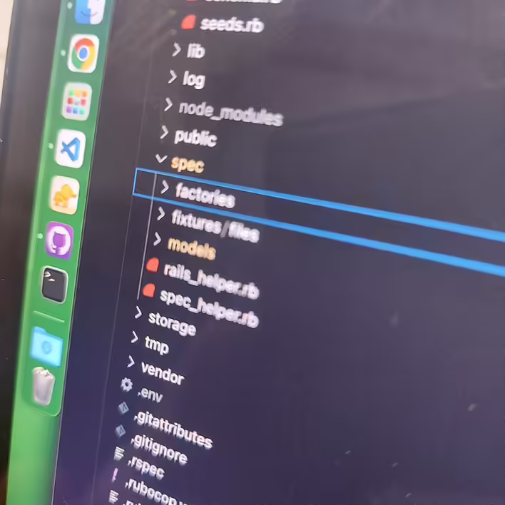 Czym różnią się spec_helper.rb i rails_helper.rb w RSpec?