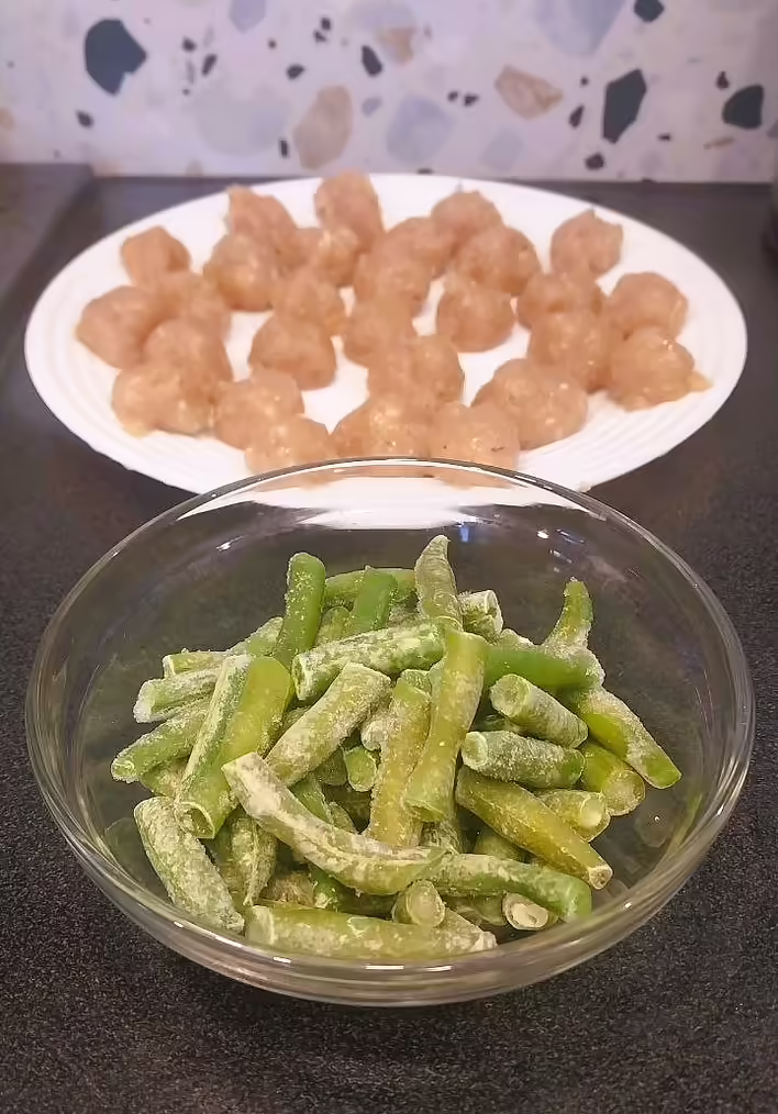 стручкова квасоля та фрикадельки