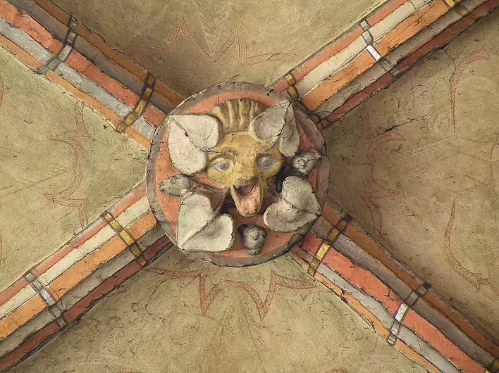 Замковий камінь ребристого склепіння з босом (boss) у костелі Св. Марії в Хелмно, Польща. "Джерело - Вікіпедія"