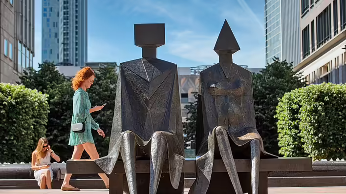 «Пара на сидінні» Лінн Чедвік. Лондон («Б’ютифікація» публічного простору) "Джерело - nationalgeographic"