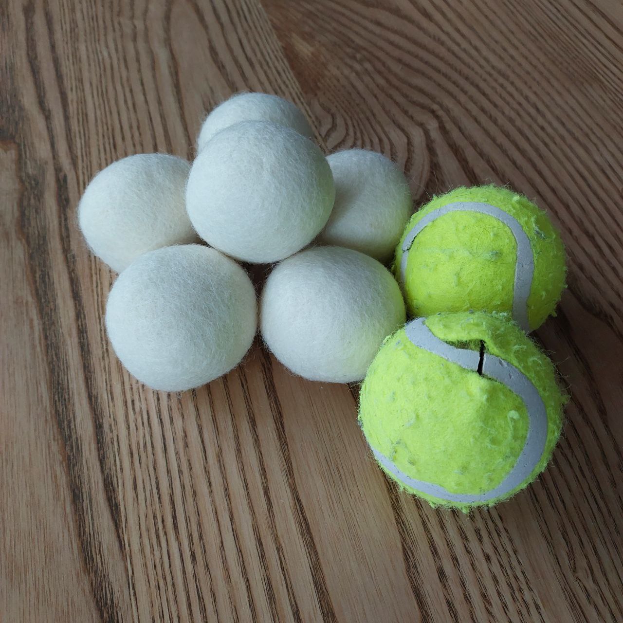 Тенісні та вовняні м'ячі