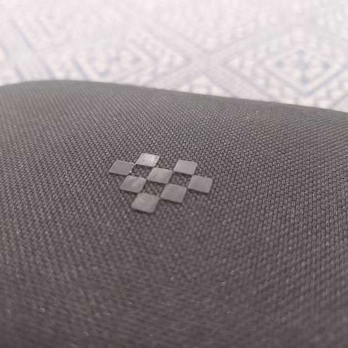 Логотип 8BitDo на кейсі