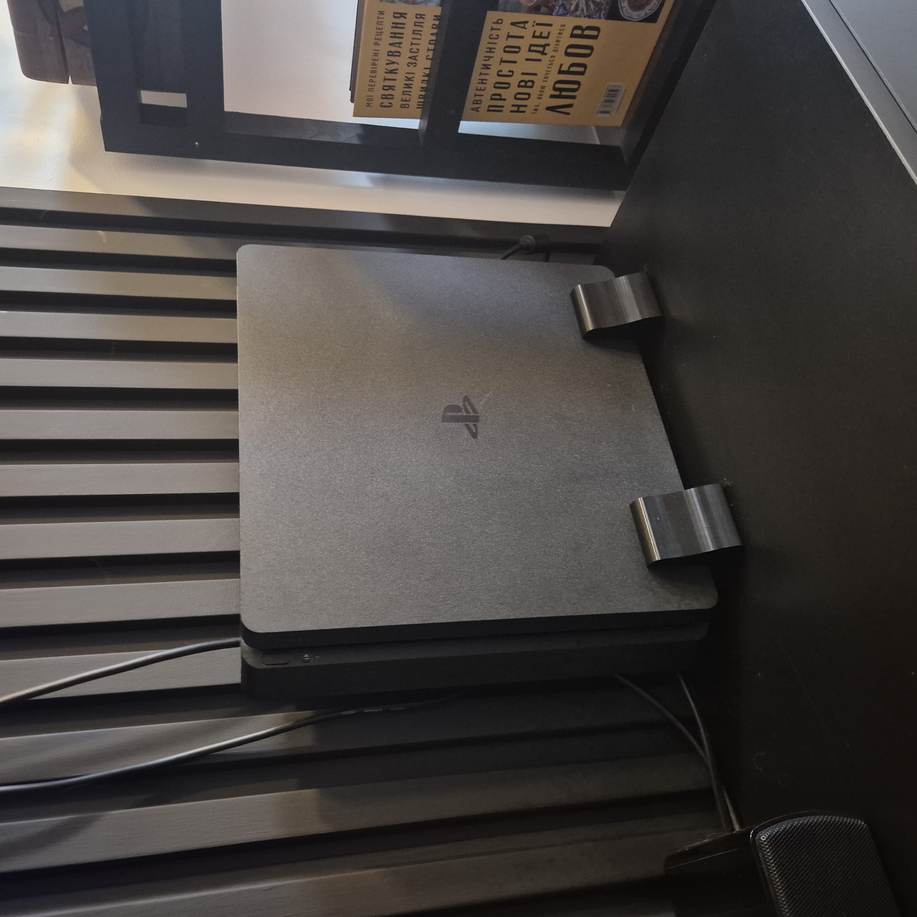 Vertikaler Standfuß für PS4